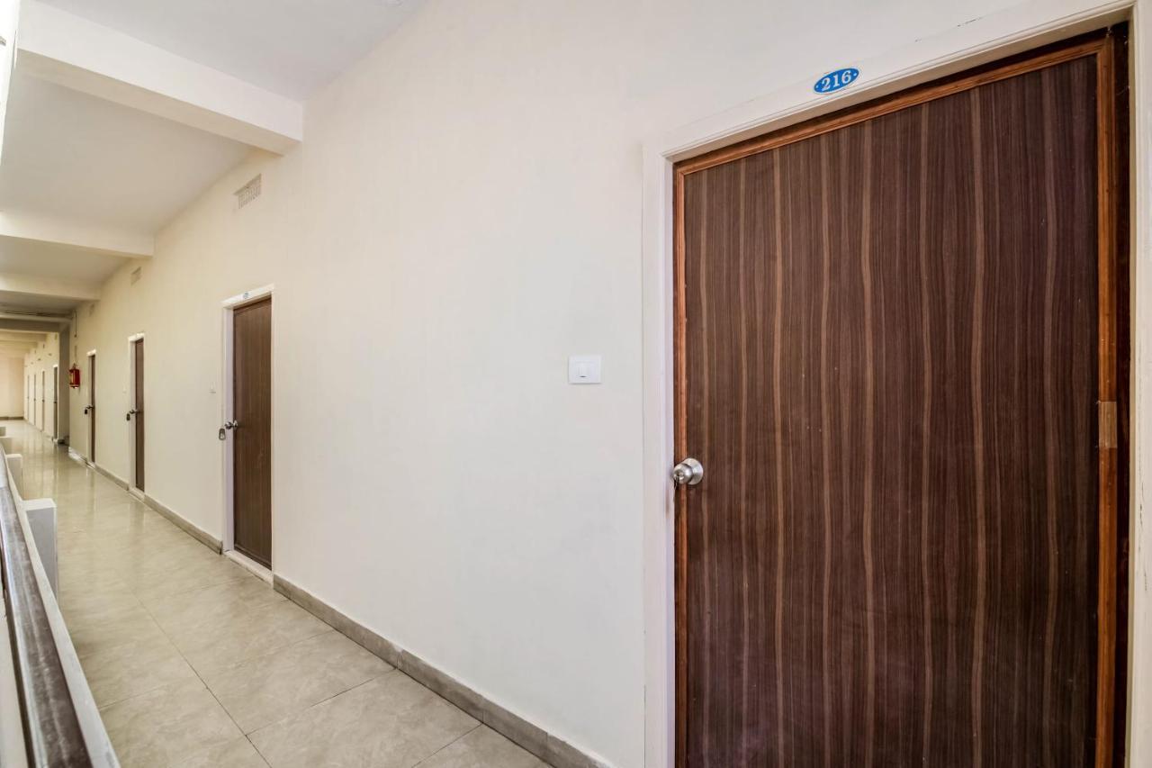 Отель Super Oyo G P Residency Какинада Экстерьер фото