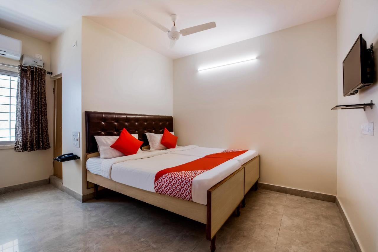 Отель Super Oyo G P Residency Какинада Экстерьер фото