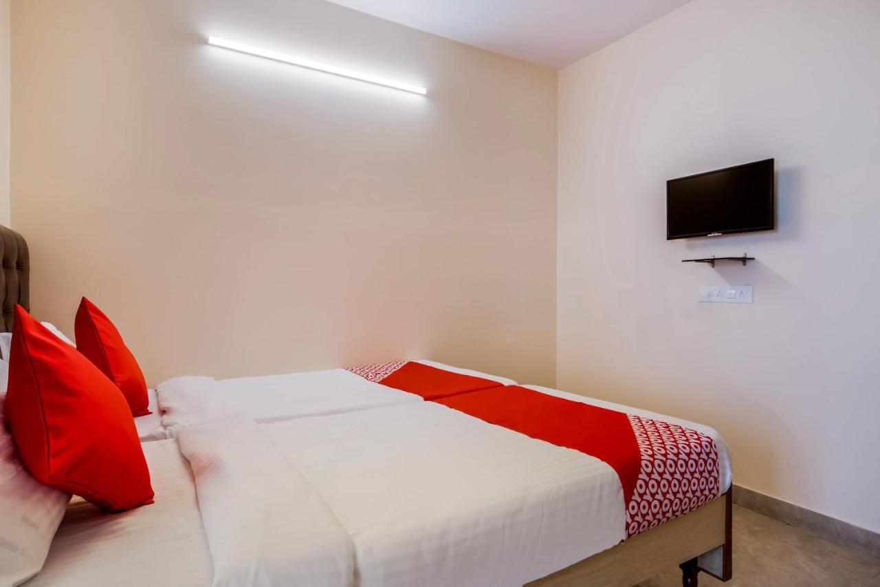 Отель Super Oyo G P Residency Какинада Экстерьер фото