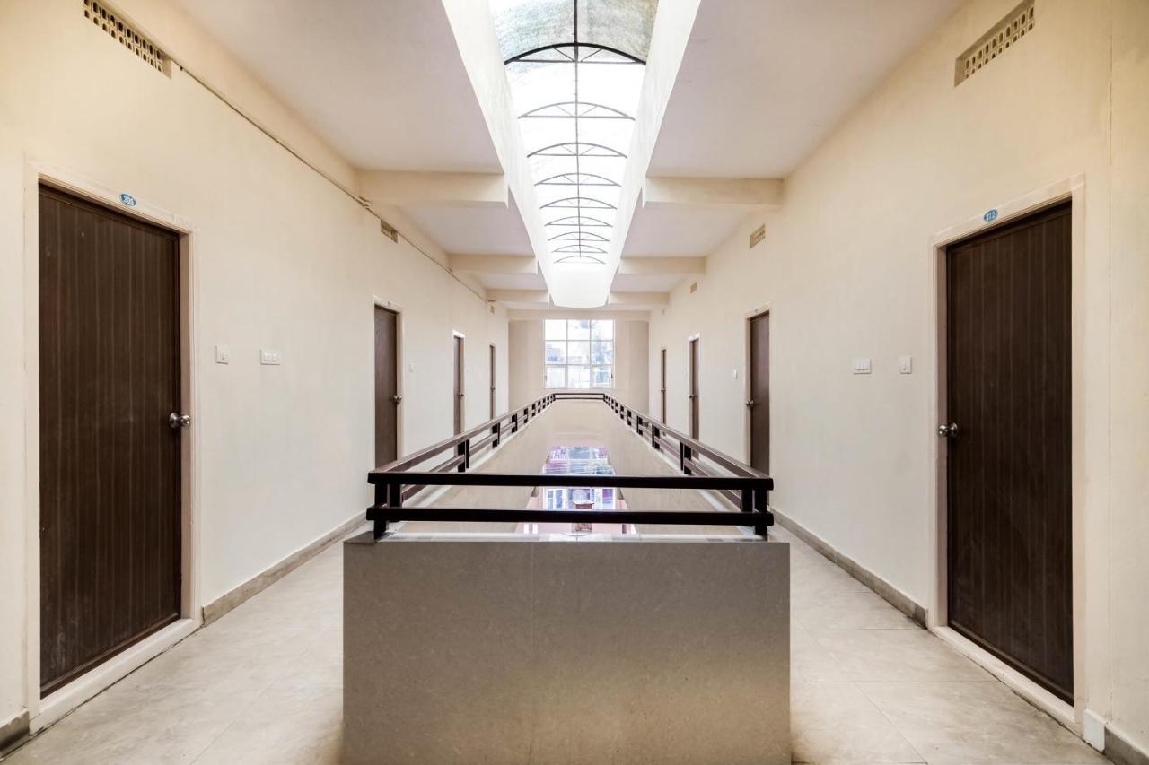 Отель Super Oyo G P Residency Какинада Экстерьер фото