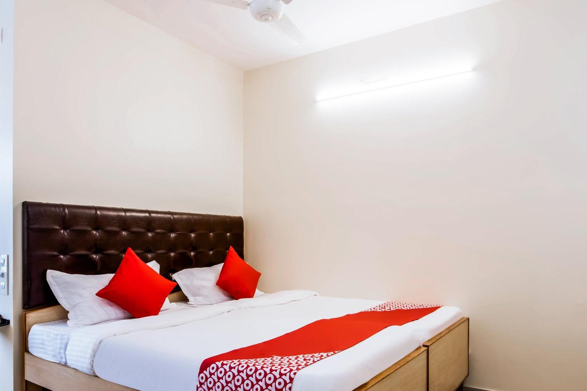 Отель Super Oyo G P Residency Какинада Экстерьер фото
