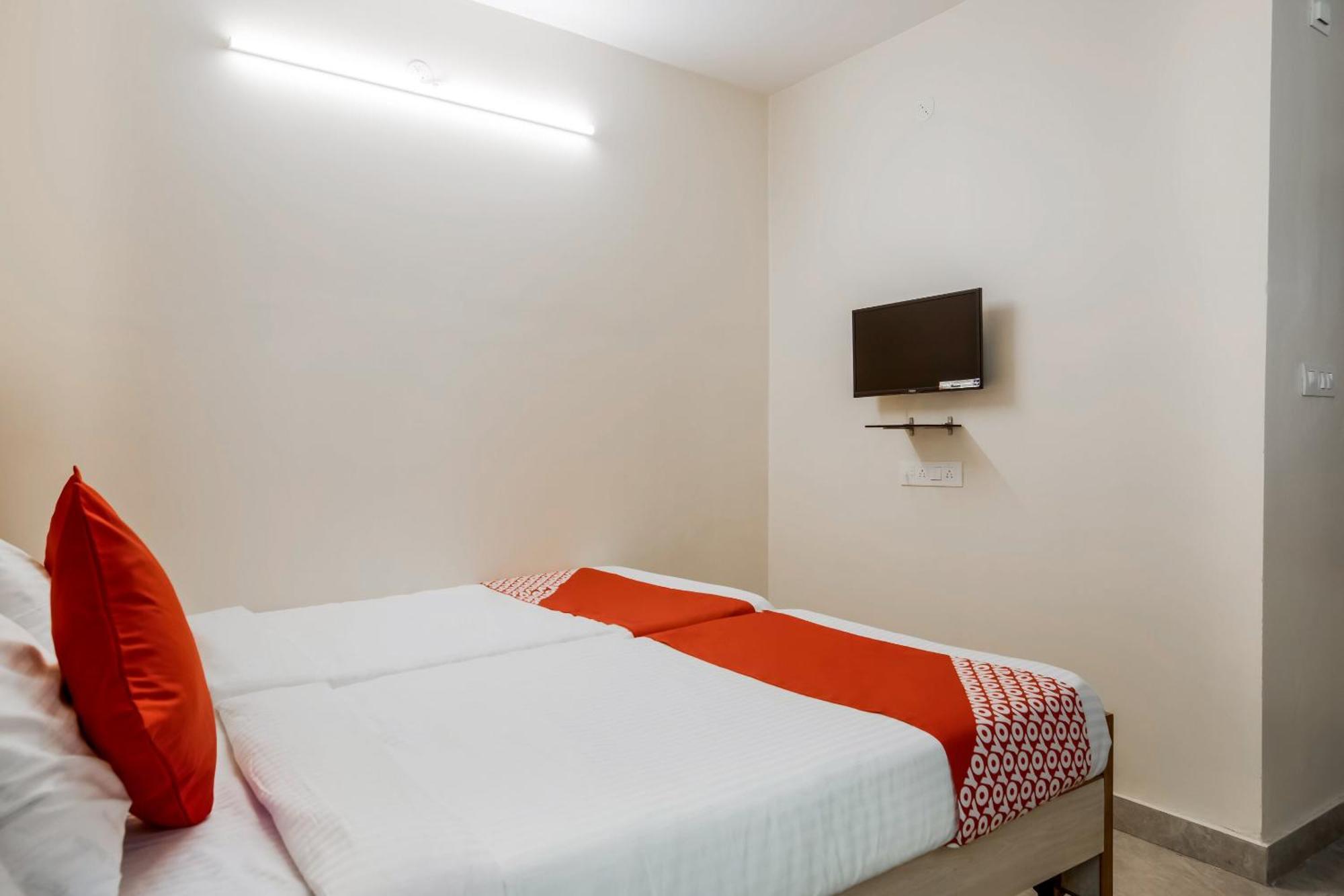 Отель Super Oyo G P Residency Какинада Экстерьер фото